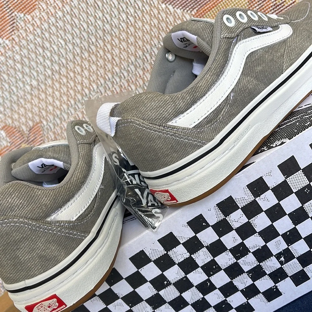 Vans WMNS Kyle Walker (Denim) Gray/White
VN0A5JIE9BM
Sneakers - athletic shoes - Picture 15 of 16